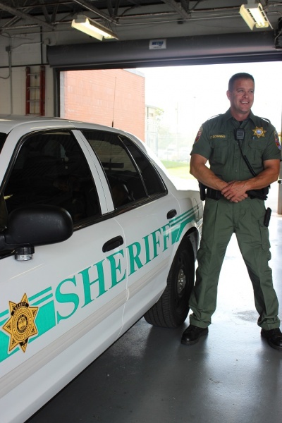 objetivo Amplia gama giratorio New Rutherford County Sheriff's Department Uniforms Have More Militant  Style - WGNS Radio