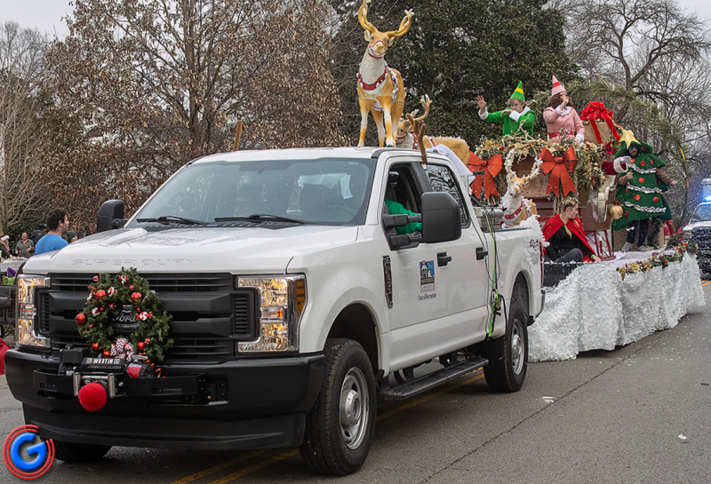 (Continued) 2022 Murfreesboro Christmas Parade Photos WGNS Radio